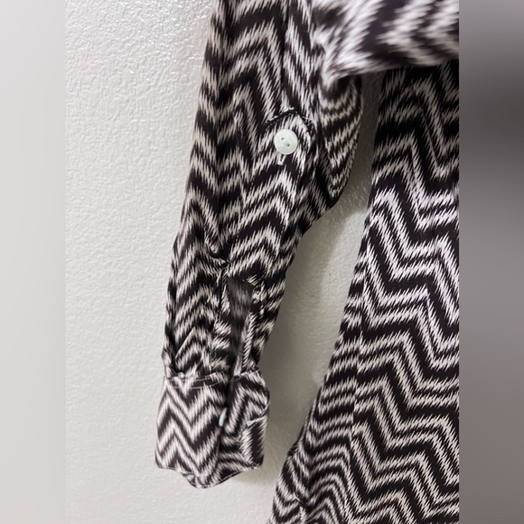Foxcroft Button Down Shirt Women's 14W Shaped Fit Chevron Ikat Silky Brown Top - Picture 3 of 7